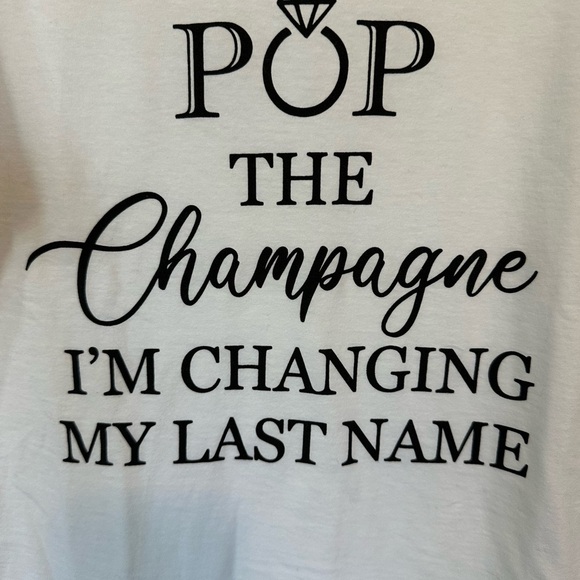 New Pop the Champagne I’m Changing My Last Name T-Shirt & countdown blocks Sz S - Picture 3 of 11